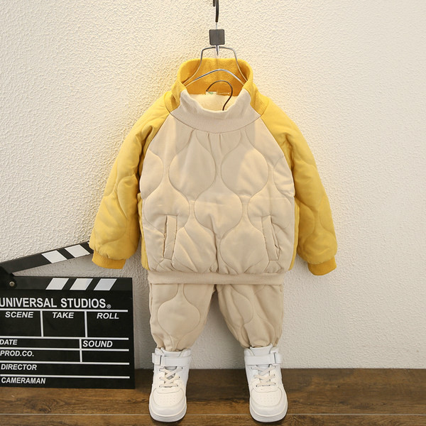 Dječji komplet iz dva dijela za dječake - pogodan za zimu