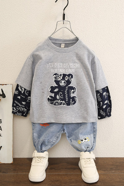 Novi model dječjeg kompleta bluze i traperica za dječake