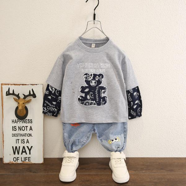 Novi model dječjeg kompleta bluze i traperica za dječake