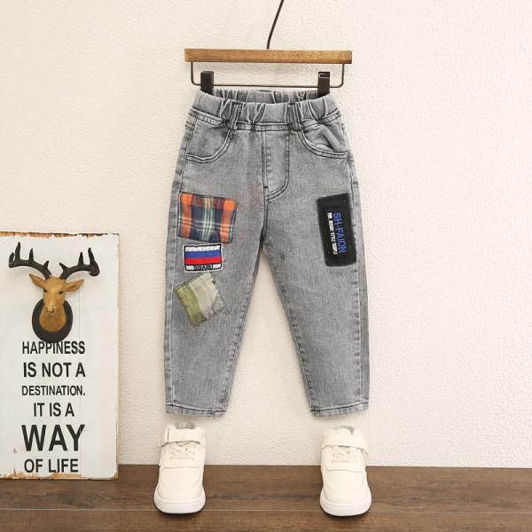 Novi model dječjeg kompleta bluze i traperica za dječake