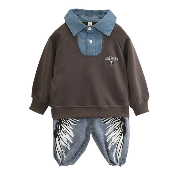 Novi model dječjeg kompleta bluze sa kragnom i traperica za dječake