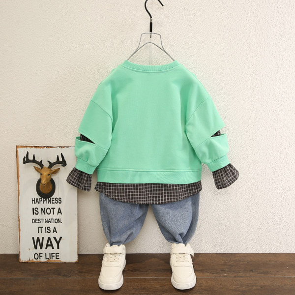 Moderan dječji komplet iz dva dijela bluza + traperice za dječake