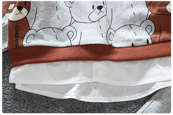 Novi model dječjeg kompleta sa natpisom - za dječake