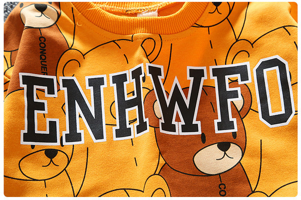 Novi model dječjeg kompleta sa natpisom - za dječake