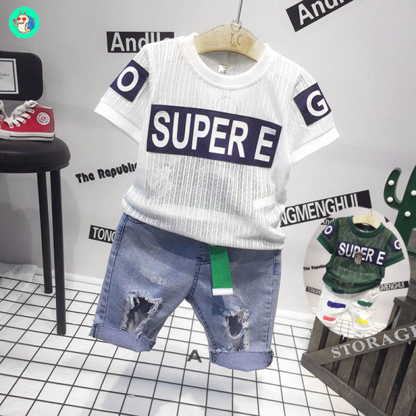 Moderan set za dječake od T-shirta i kratkih traperica