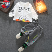 Moderan dječji komplet iz dva dijela - bluza i traperice