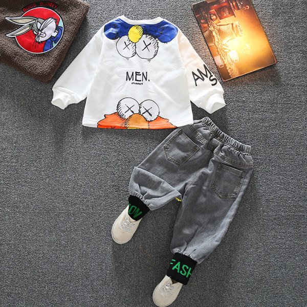 Moderan dječji komplet iz dva dijela - bluza i traperice