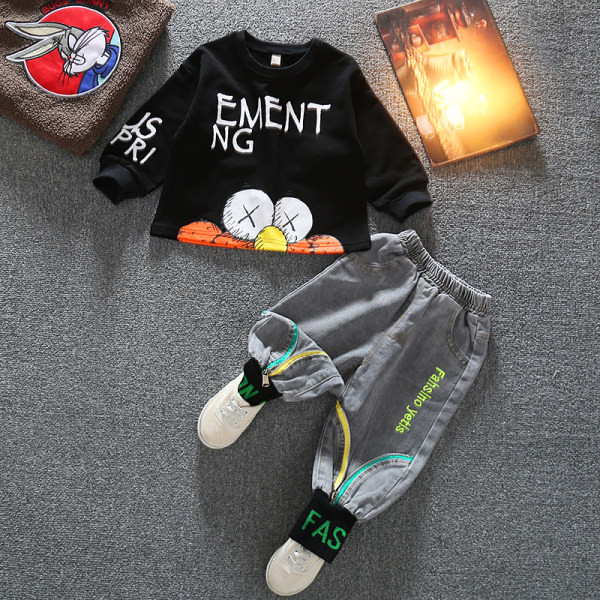 Moderan dječji komplet iz dva dijela - bluza i traperice