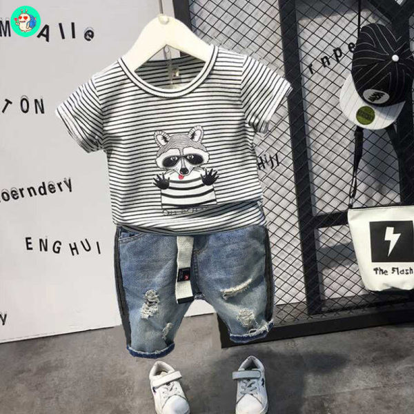 Bērnu ikdienas komplekts no svītrainām T-krekla un īsiem džinsiem