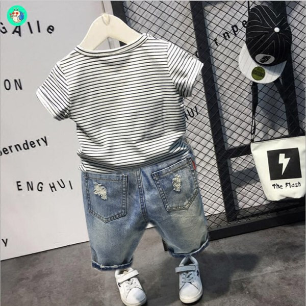 Bērnu ikdienas komplekts no svītrainām T-krekla un īsiem džinsiem