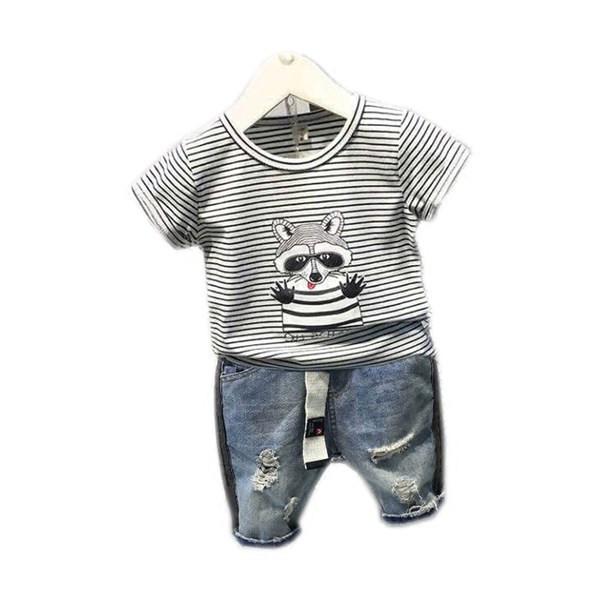 Bērnu ikdienas komplekts no svītrainām T-krekla un īsiem džinsiem