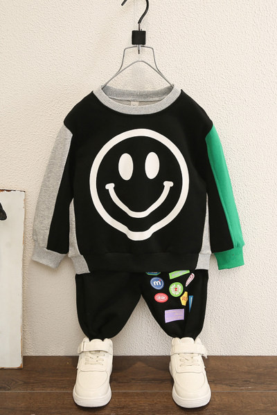 Sportinis vaikiškas rinkinys su dviejų dalių aplikacija