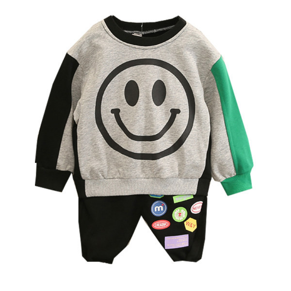 Sportinis vaikiškas rinkinys su dviejų dalių aplikacija