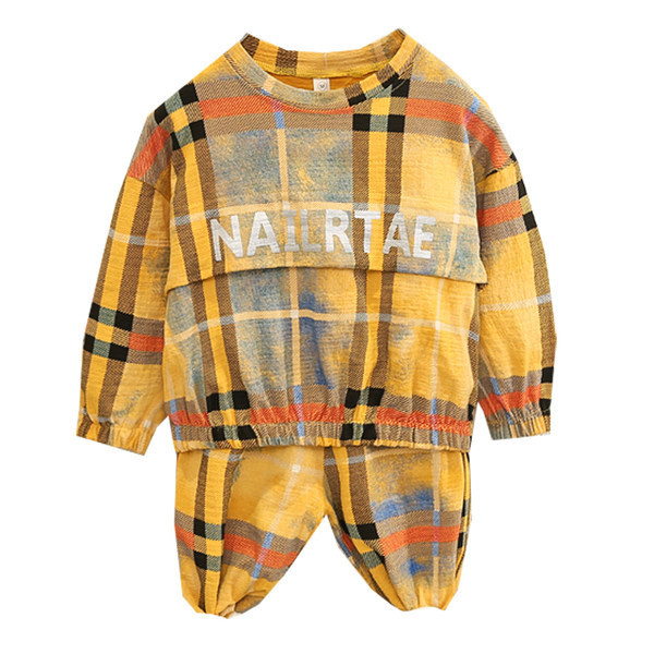 Šareni dječji komplet za dječake koji se sastoji od dva dijela bluze i hlača