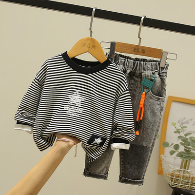 Dnevni dječji set od prugaste bluze i traperica