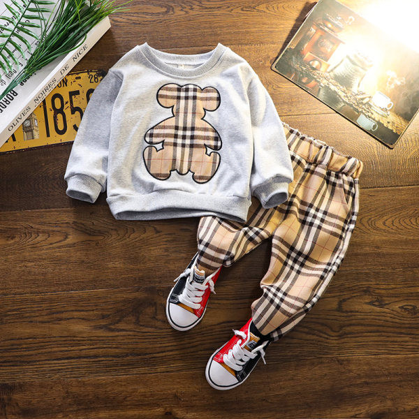 Dnevni dječji komplet od krupnih i kariranih hlača za dječake