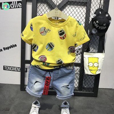 Ljetni set za dječake od T-shirta i kratkih traperica