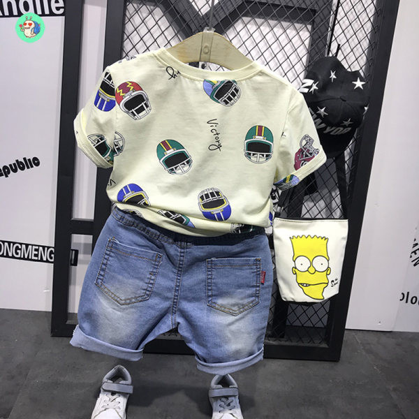 Ljetni set za dječake od T-shirta i kratkih traperica