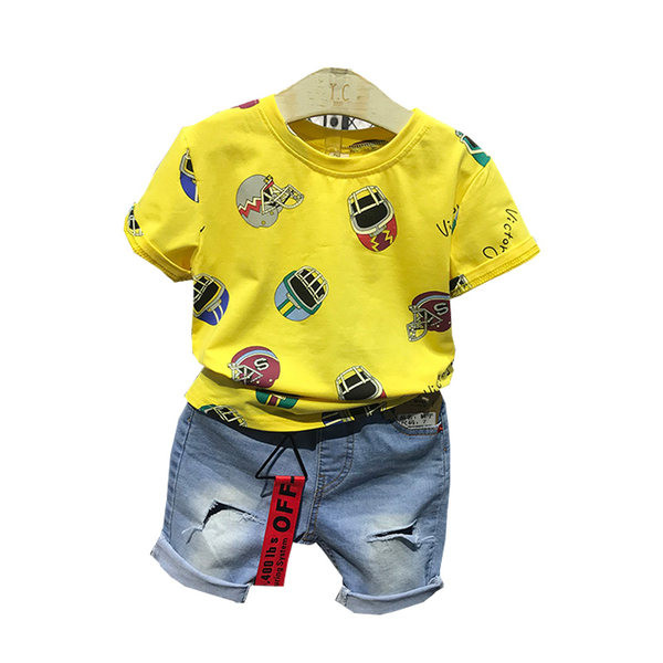 Ljetni set za dječake od T-shirta i kratkih traperica