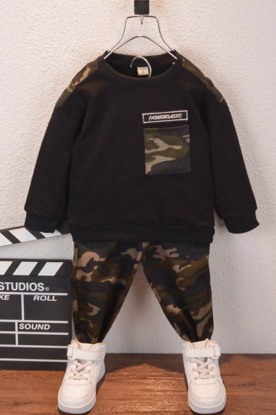 Novi model dječjeg kompleta iz dva dijela bluze i pantalona za dječake