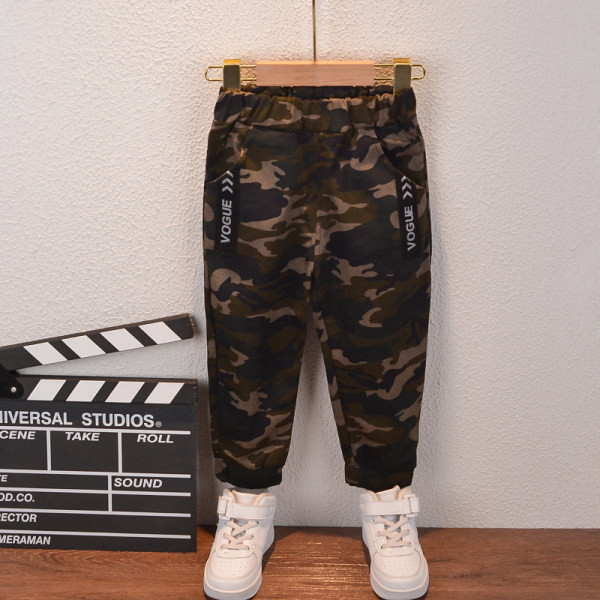 Novi model dječjeg kompleta iz dva dijela bluze i pantalona za dječake