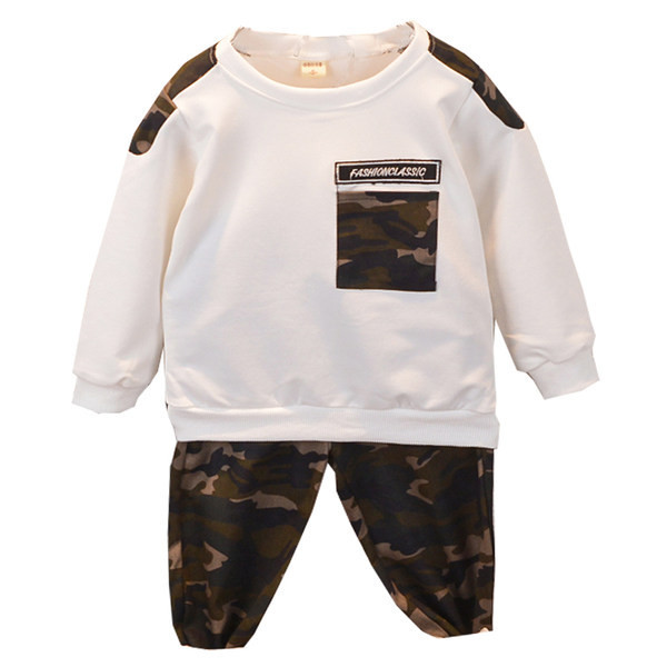 Novi model dječjeg kompleta iz dva dijela bluze i pantalona za dječake