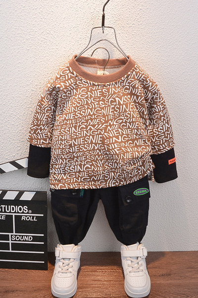 Novi model dječjeg sportsko-dnevnog kompleta iz dva dijela za dječake