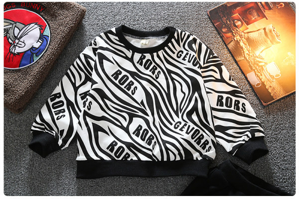 Novi model dječjeg kompleta iz dva dijela