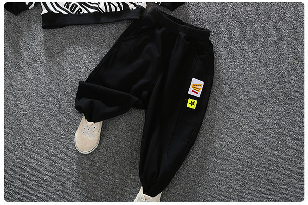 Novi model dječjeg kompleta iz dva dijela