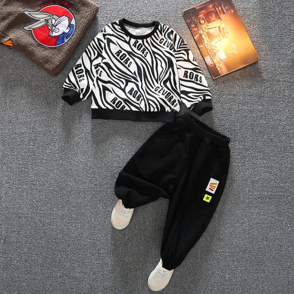 Novi model dječjeg kompleta iz dva dijela