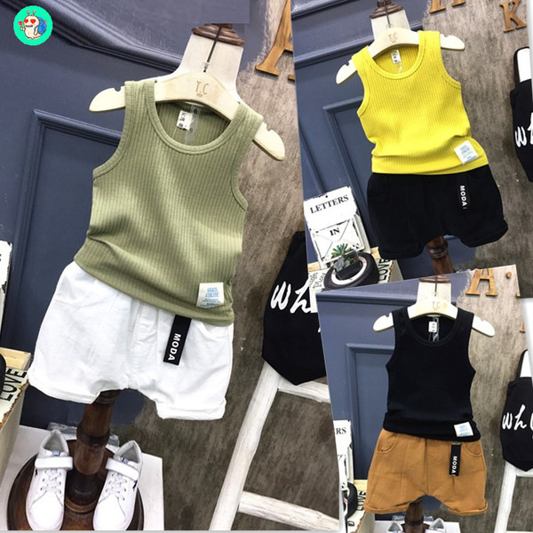 Ljetni set za dječake u majici bez rukava i kratkim hlačama