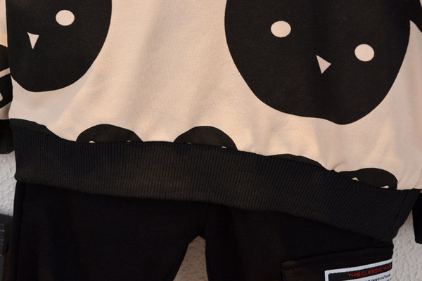 Dnevni dječji komplet za dječake koji se sastoji od dva dijela pantalona i bluze