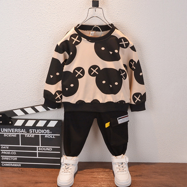 Dnevni dječji komplet za dječake koji se sastoji od dva dijela pantalona i bluze