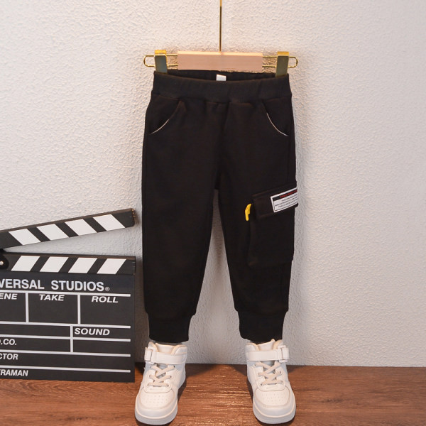 Dnevni dječji komplet za dječake koji se sastoji od dva dijela pantalona i bluze