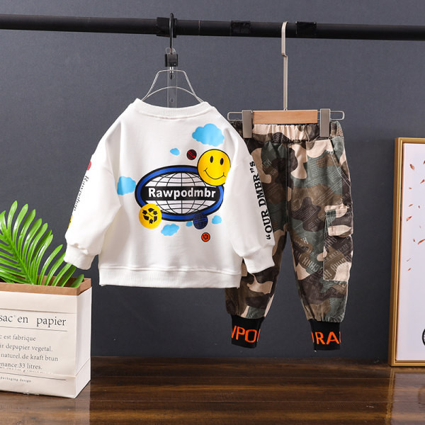 Dječji dnevni set iz dva dijela sa bluzom i maskirnim hlačama