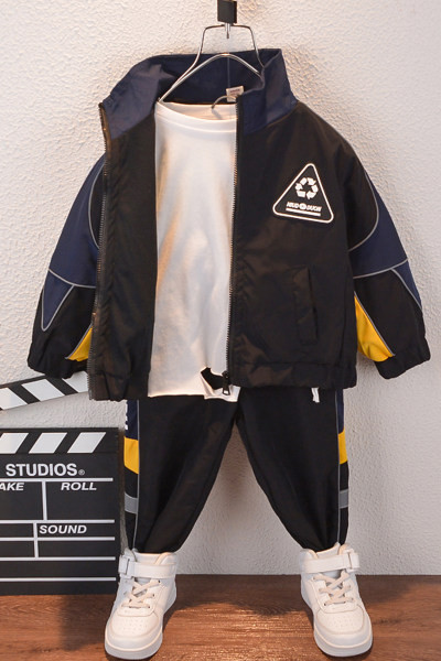 Dječji sportski komplet za dječake u crnoj boji