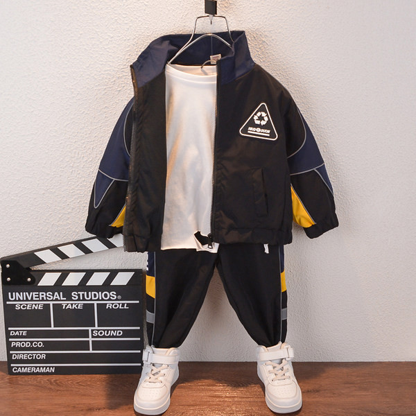 Dječji sportski komplet za dječake u crnoj boji