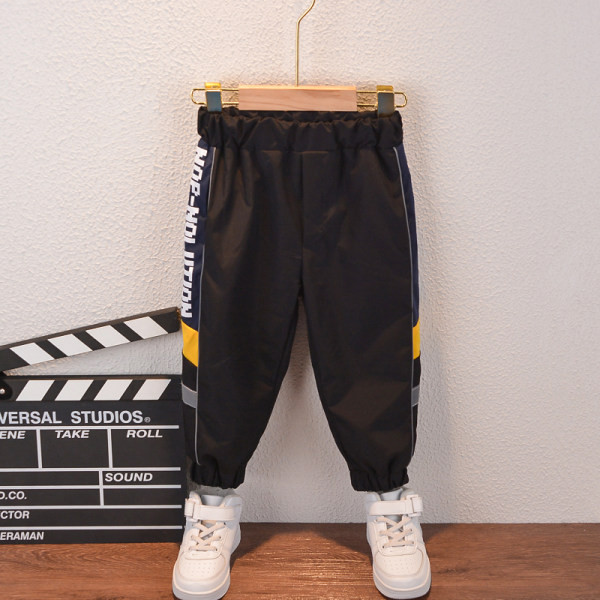 Dječji sportski komplet za dječake u crnoj boji