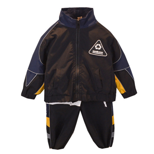 Dječji sportski komplet za dječake u crnoj boji