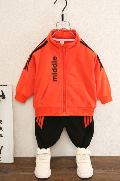 Dječji sportski set koji se sastoji od dva dijela dukserice i hlača