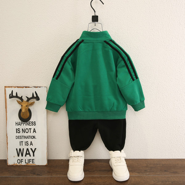 Dječji sportski set koji se sastoji od dva dijela dukserice i hlača