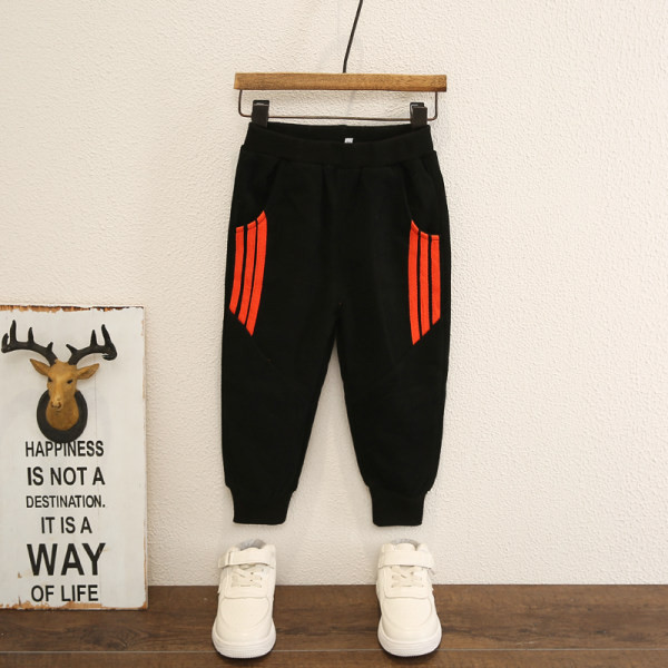 Dječji sportski set koji se sastoji od dva dijela dukserice i hlača