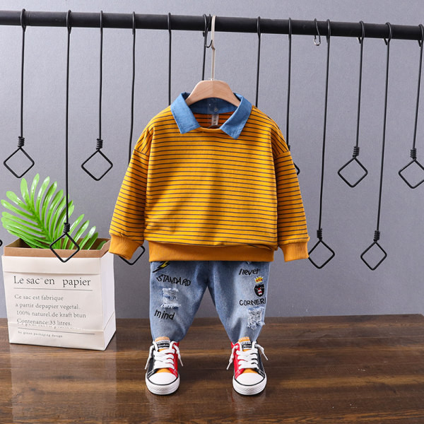 Dječji set za dječake od prugaste bluze i traperica