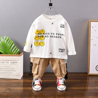 Dječji set za dječake koji uključuje bluzu s aplikacijom i hlače