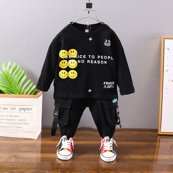 Dječji set za dječake koji uključuje bluzu s aplikacijom i hlače