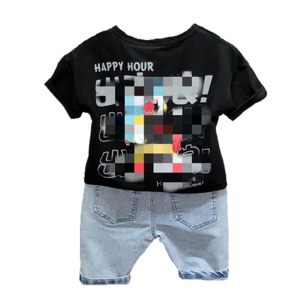 Moderan dječački komplet majice i traperica