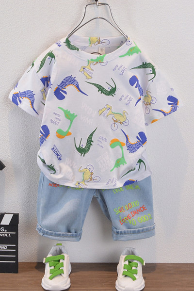 Moderan dječji komplet bluza kratkih rukava i traperice za dječake