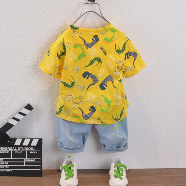 Moderan dječji komplet bluza kratkih rukava i traperice za dječake