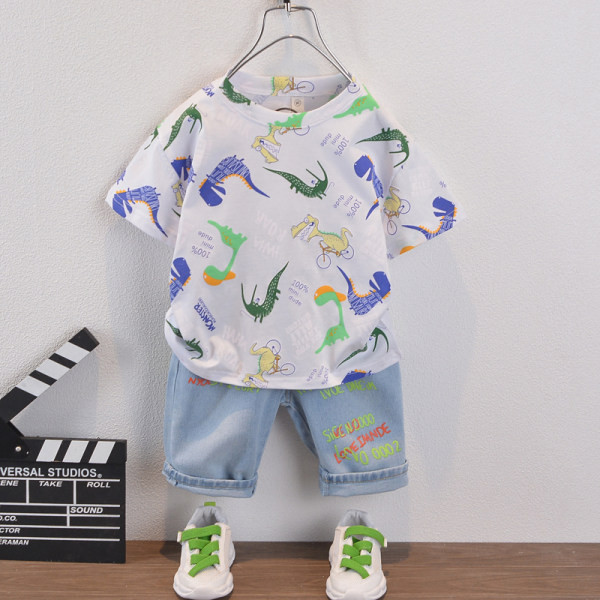 Moderan dječji komplet bluza kratkih rukava i traperice za dječake