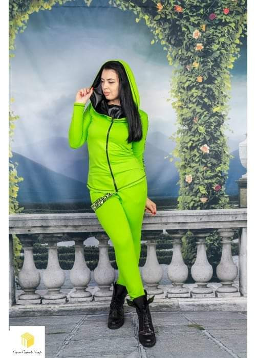 Дамски спортен екип до 4 XL 
